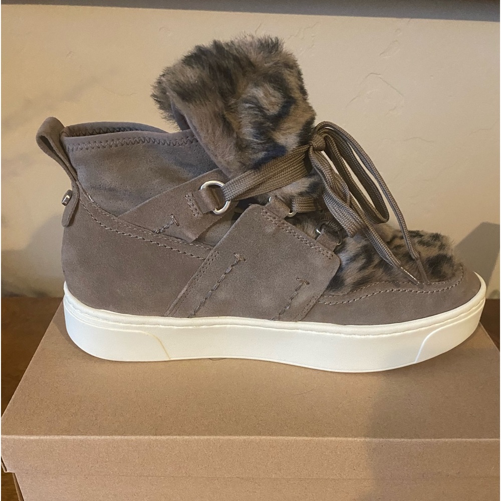 Naked Feet Evolution Grey Sneaker size 8.5 new in box